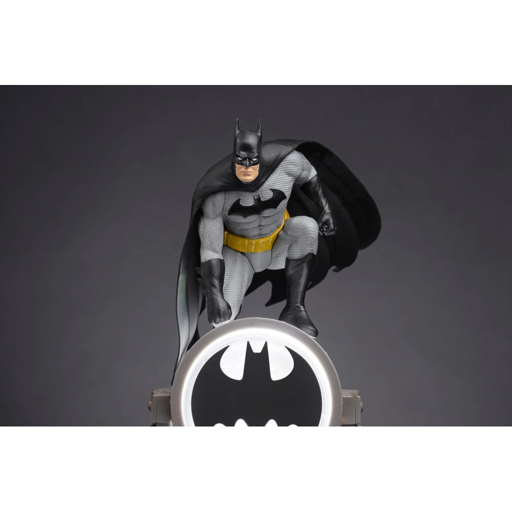Illuminate your space with the captivating Paladone Batman Figurine Light, featuring a detailed design of the Dark Knight. Adds a mysterious Gotham City vibe and superhero style to any Batman-themed decor.