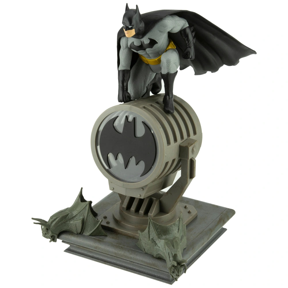 Batman Figurine Light - Detailed Dark Knight superhero toy on a round base, emitting atmospheric lighting for a mysterious Gotham City vibe. Perfect for Batman-themed decor.