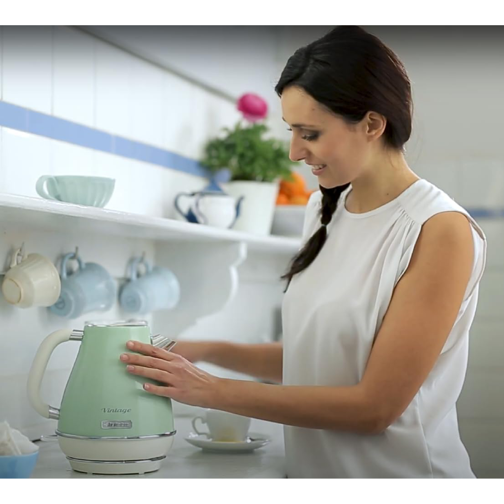 Ariete Retro Style Cordless Jug Kettle, 1.7 liters, Green - Vintage electric kettle with unique shapes and pastel colors. 1.7 L capacity, 2000 Watts power for quick boiling. Cold handle and stainless steel walls for safety. Perfect for Italian cuisine and fragrant teas. Italian design meets functionality.