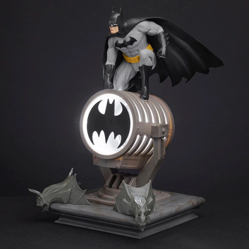 Illuminate your space with the captivating Paladone Batman Figurine Light, featuring a detailed design of the Dark Knight. This atmospheric lighting adds a mysterious Gotham City vibe and is perfect for enhancing any Batman-themed decor. Embrace the darkness of Gotham with this superhero-style figurine light.